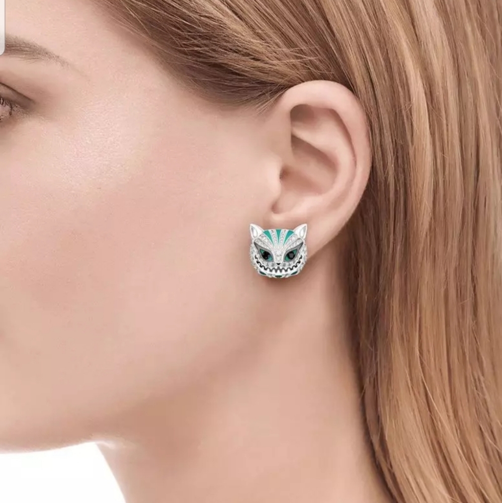 New! Evil Cat Stud Earrings - Picture 2 of 3